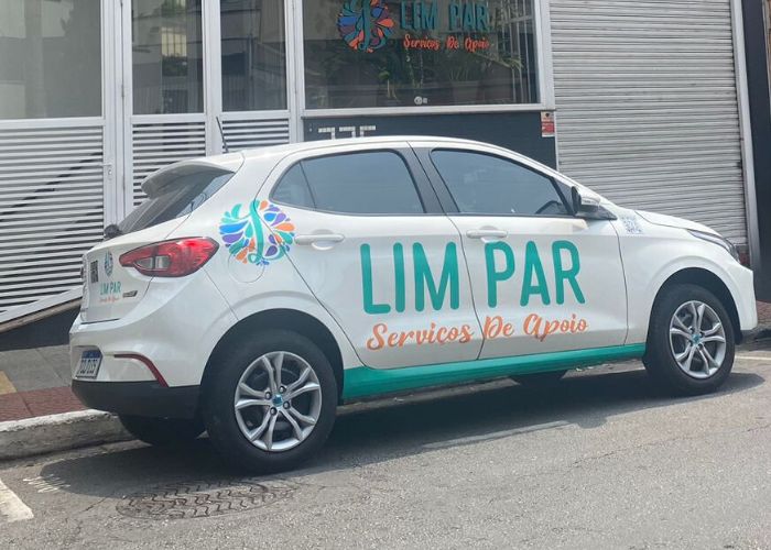 fachada mais carro.jpg